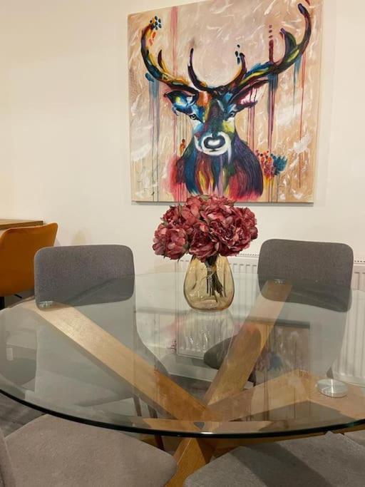 Stunning And Spacious 2Bed Flat In Central ووكينغ المظهر الخارجي الصورة